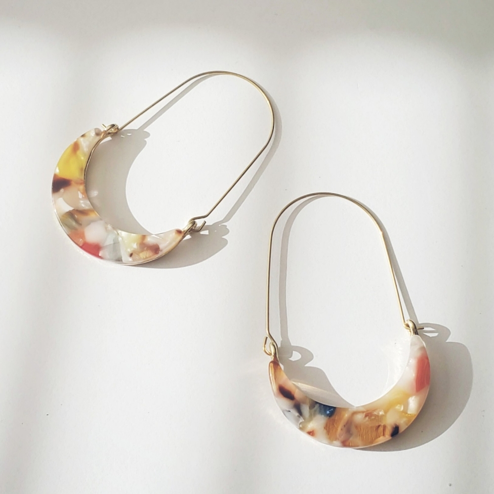 Loop multicolored resin/acrylic statement earrings